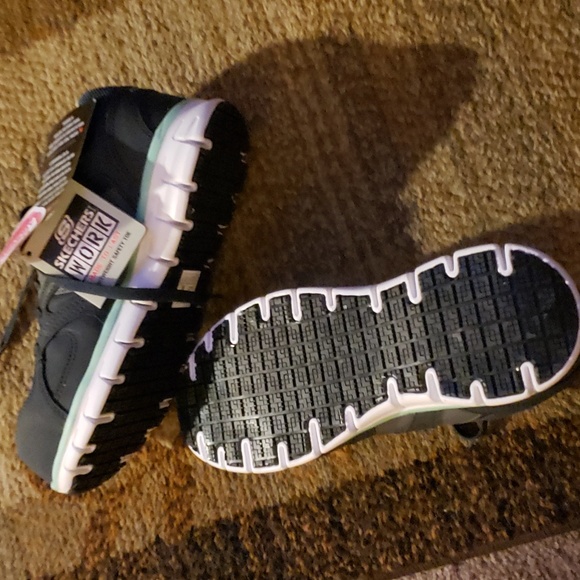 Sketcher's safety shoes size 7 - Picture 2 of 5